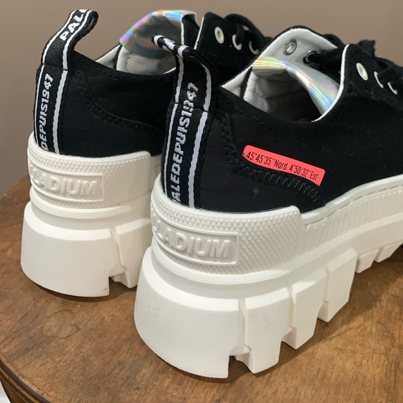 Palladium - Free People - ‘Revolt LO TX’ Boots - Slightly Imperfect - Picture 3 of 6